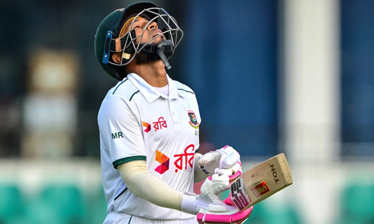 Bangladesh staring at heavy defeat in Colombo Test