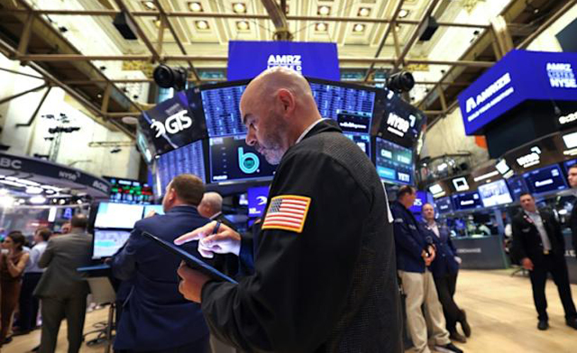 US stocks back at records on US-China trade progress