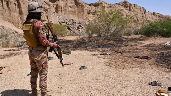 13 soldiers killed in a suicide attack in northwest Pakistan: officials