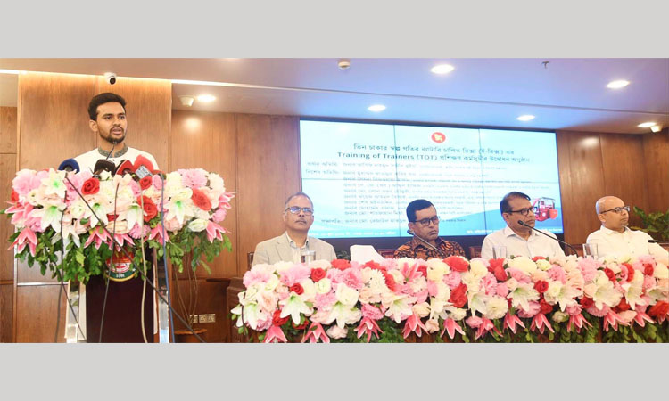 Licensed e-rickshaws for Dhaka city: Asif Mahmud 
