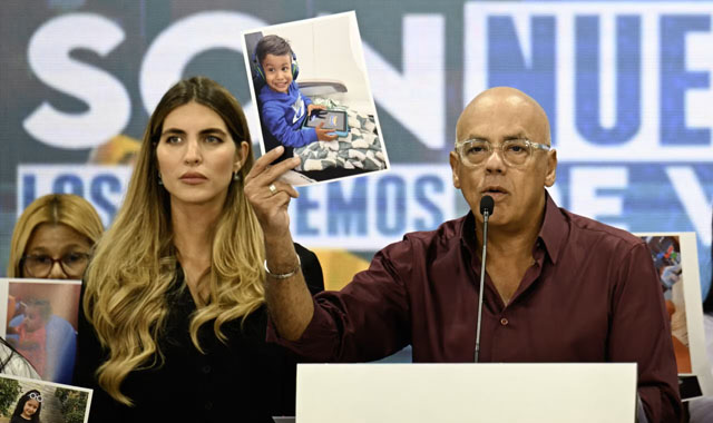 Venezuela accuses US of 'kidnapping' 18 migrant children