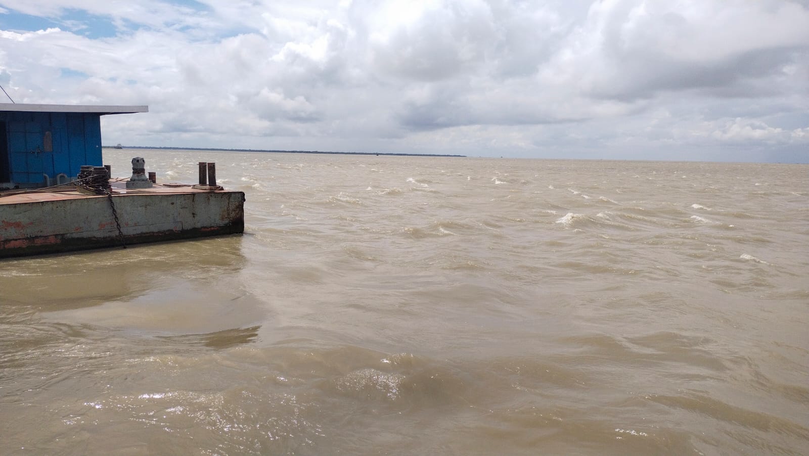 Vessel operation on 16 routes suspended due to inclement weather in Bhola
