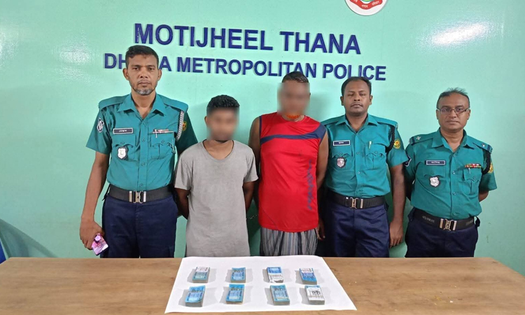 Three suspects held for mugging in guise of DB