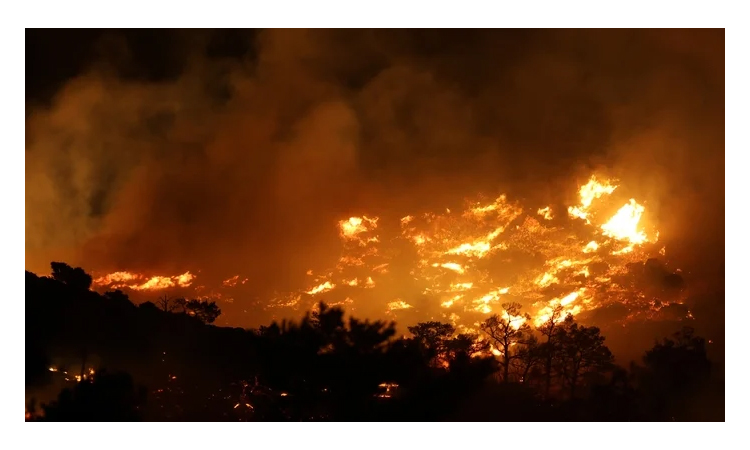 Major wildfire sparks evacuations in Crete