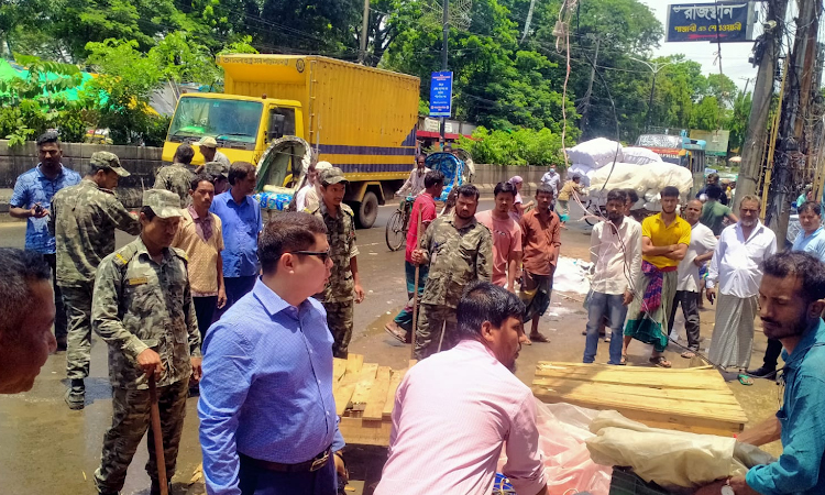CCC evicts over 100 illegal shops, establishments in Ctg