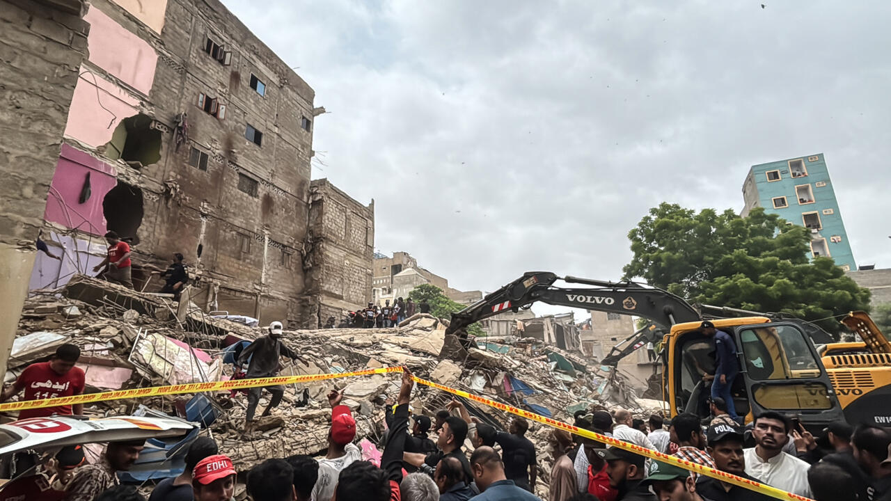 At least five dead in Pakistan building collapse: police
