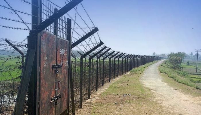 BSF pushes 15 people into Bangladesh