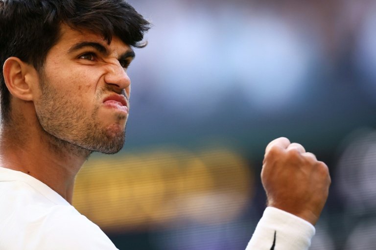 Alcaraz seeks top gear at Wimbledon as Sabalenka stays calm