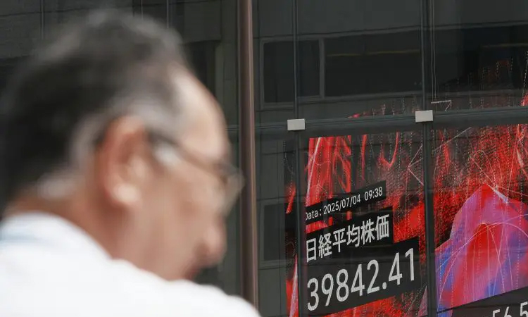 Asian markets drop as Trump's tariff deadline looms