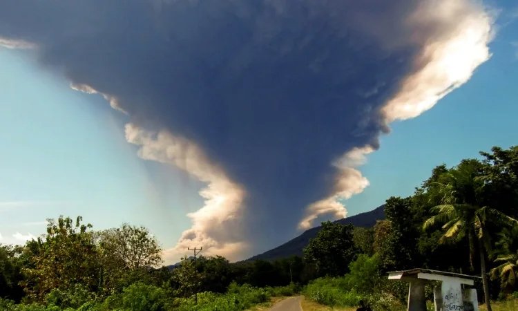 Indonesia volcano spews 18-kilometre ash tower