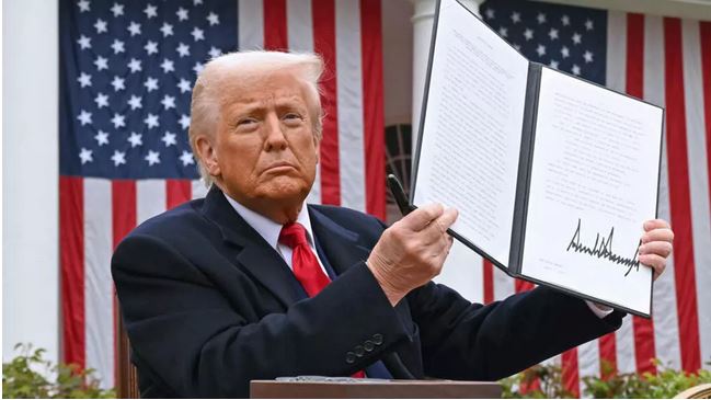 Trump steps up pressure for deals as US tariff deadline nears