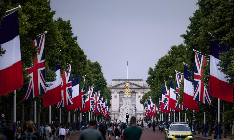 France's Macron kicks off pomp-filled UK state visit