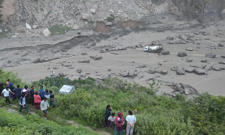 One dead, 17 missing as Nepal flood destroys China border bridge