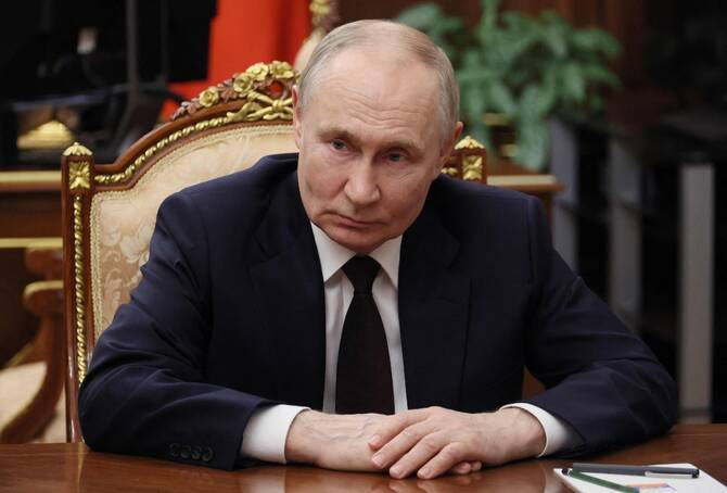 Russia main election monitor closes amid crackdown     