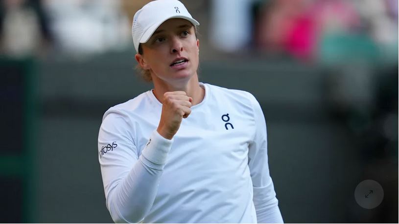 Swiatek into first Wimbledon semi-final
