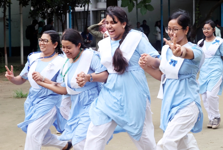 Rajshahi Board records highest pass rate, Barishal lowest in SSC, equivalent result