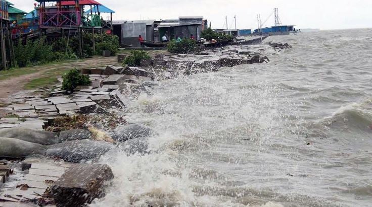 Inclement weather disrupts public life in Bhola