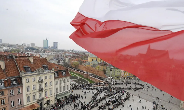 Poland promises response to Russian move to close consulate