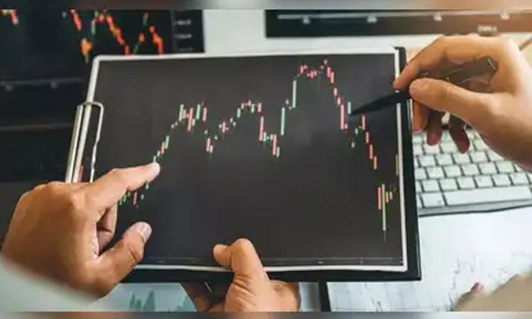 US stocks dip on tariffs, equity valuation worries