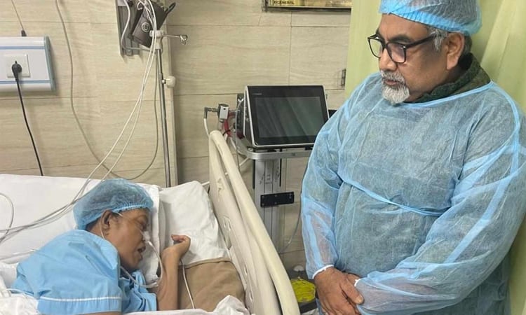 Khaleda Zia inquires about health condition of singer Farida Parveen
