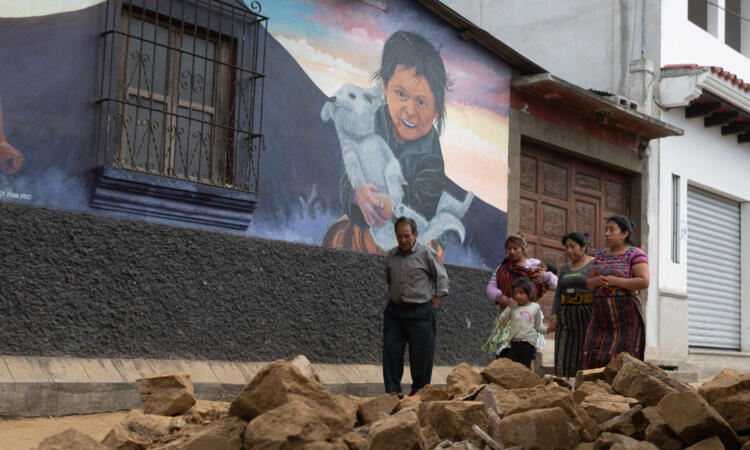 Mob lynches five alleged thieves in quake-hit Guatemalan town