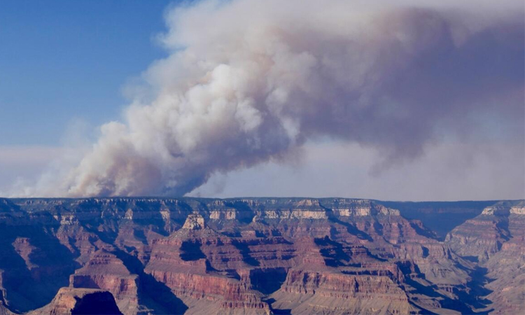 Spreading Grand Canyon fire destroys historic lodge