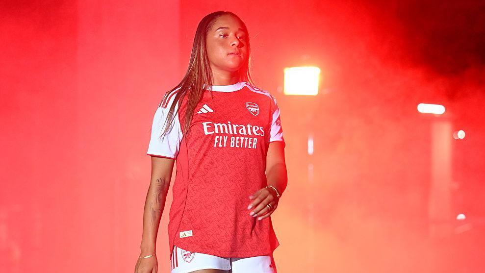 Arsenal sign Liverpool's Smith in women's world record deal
