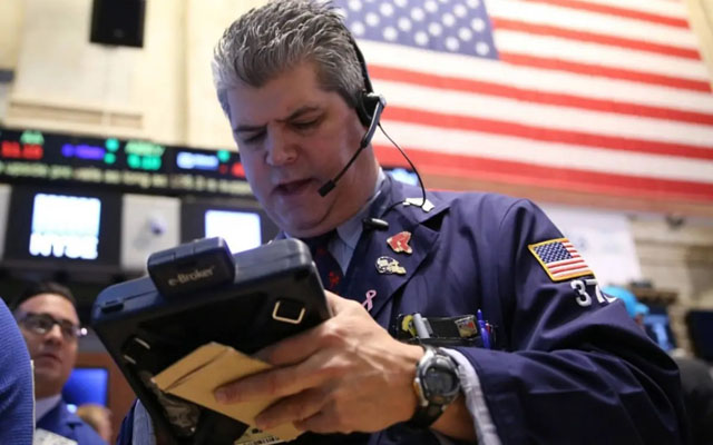 US stocks end at fresh records as markets shrug off tariff worries