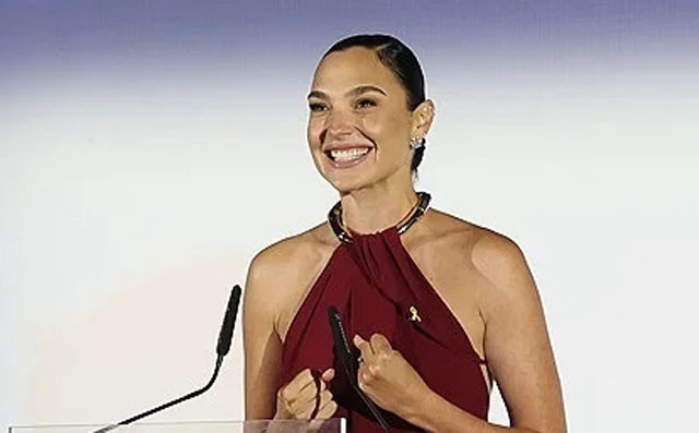 'Wonder Woman' star opens Jerusalem film festival with call to end war