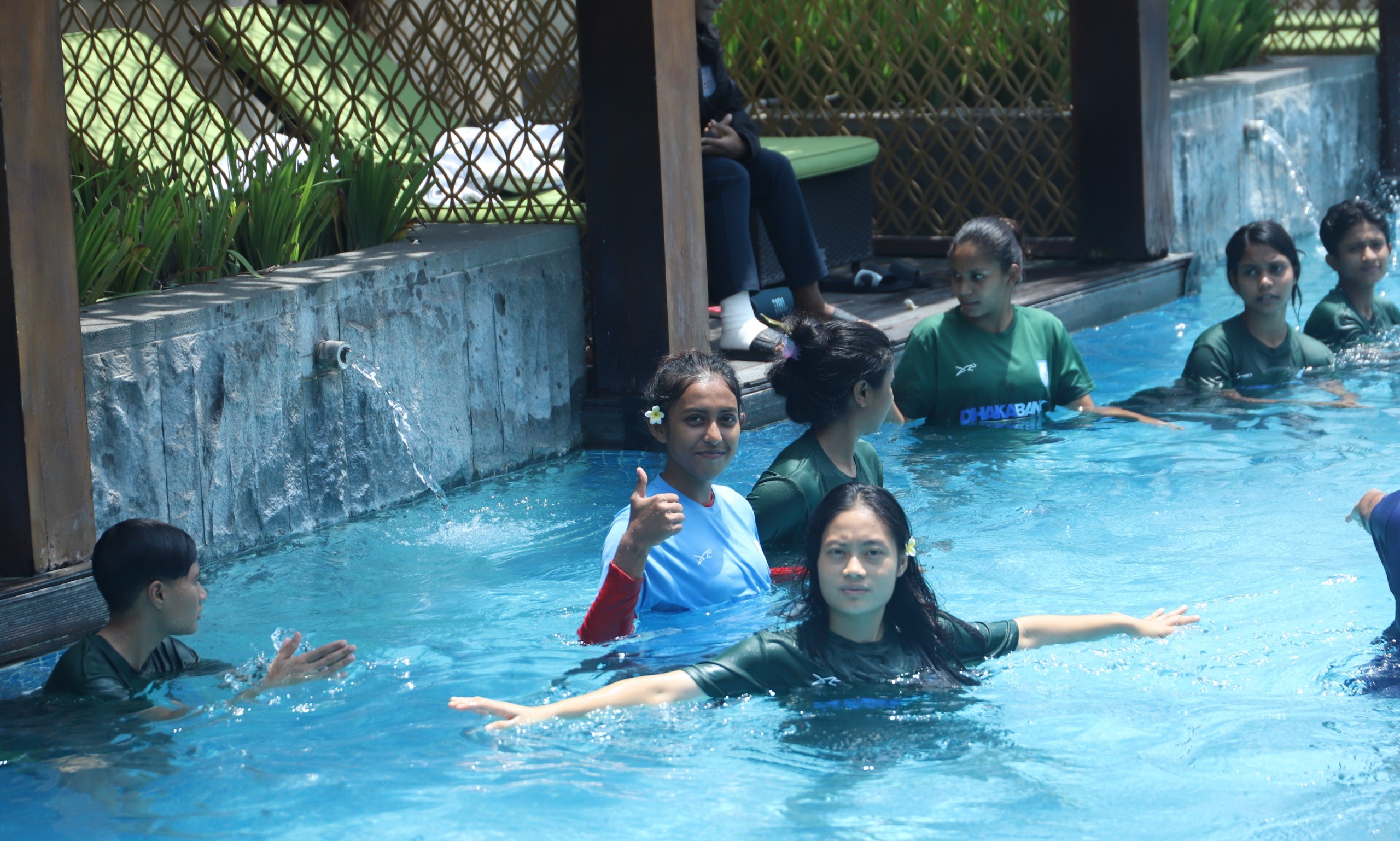 U-20 women's football team goes through recovery session 