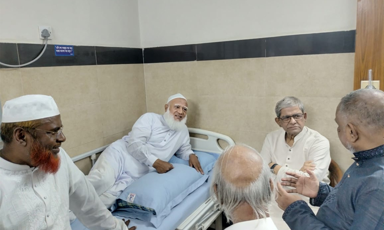 Fakhrul visits Jamaat Ameer at hospital 