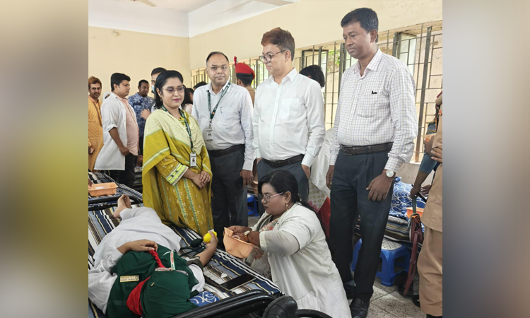 Nearly 100 people donate blood in Narsingdi in memory of July martyrs