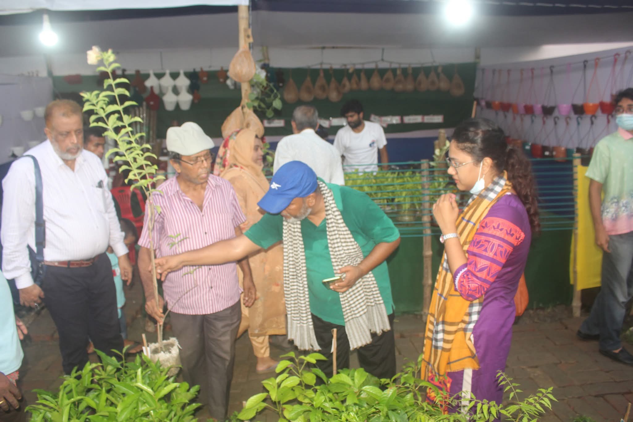 Tree fair abuzz with nature lovers in Khulna