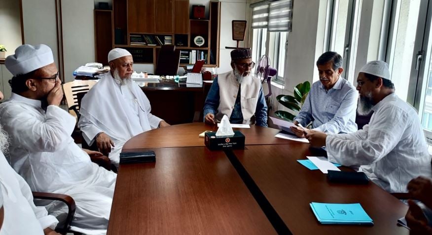 Al-Haiatul Ulya Lil-Jamiatil Qawmia Bangladesh delegation meets C R Abrar