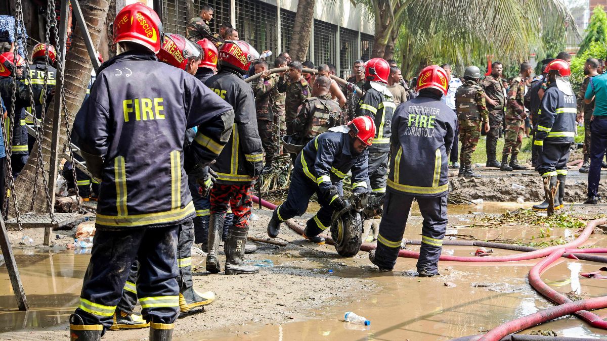 2 fire fighters injured during rescue operation in Uttara