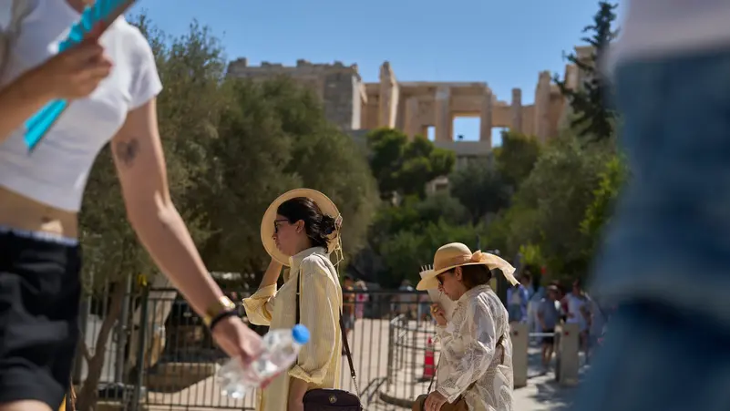 Greece brings in emergency heatwave measures for workers