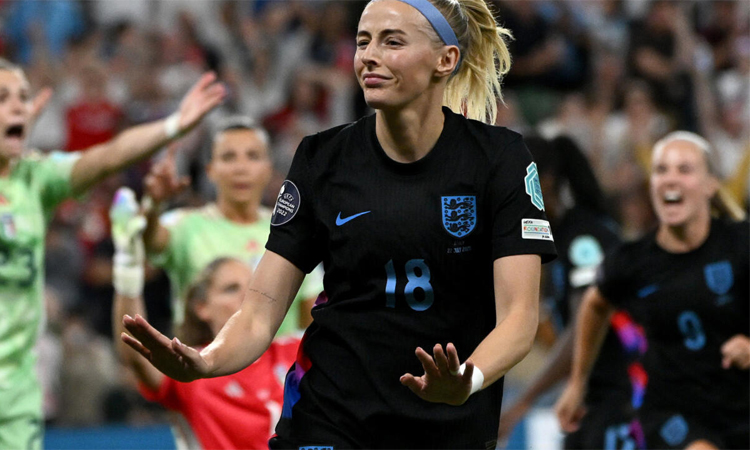 Kelly hits winner as late drama takes England into Women's Euro 2025 final