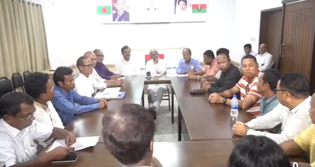 Ethnic community members meet Fakhrul 