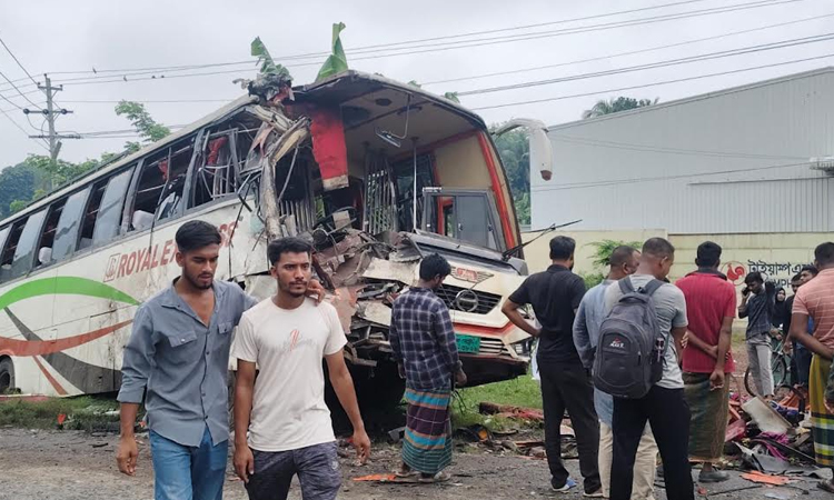 3 killed, 25 injured in Faridpur road crash