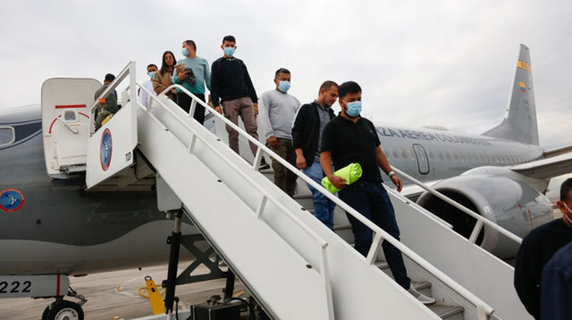 Venezuelan man begins suing US over deportation to El Salvador