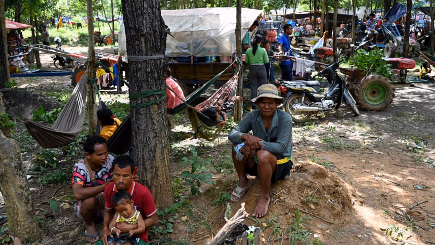 Thailand warns of war with Cambodia as 138,000 flee fighting