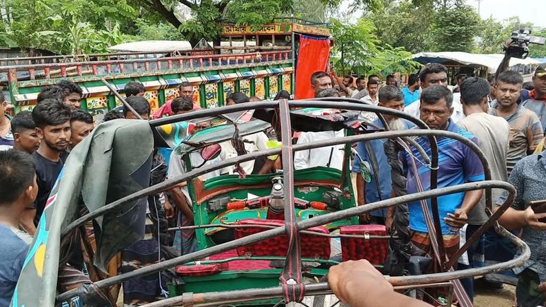 Two killed in Bogura road accident