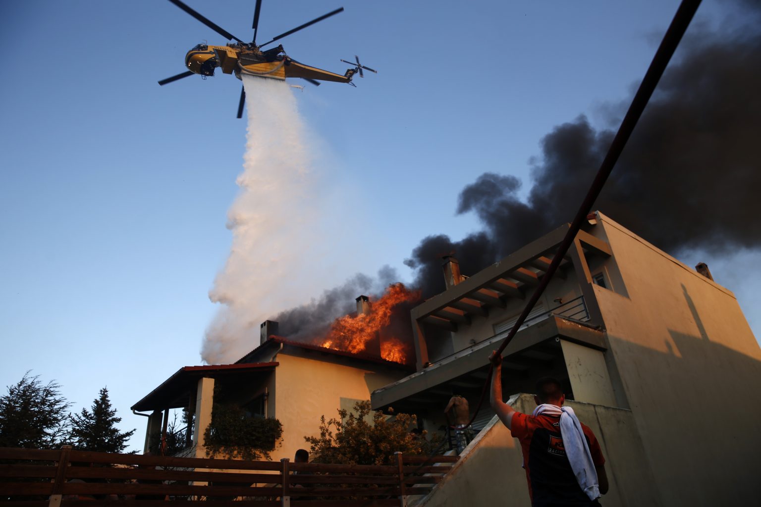 Greece gets EU help to battle disastrous wildfires