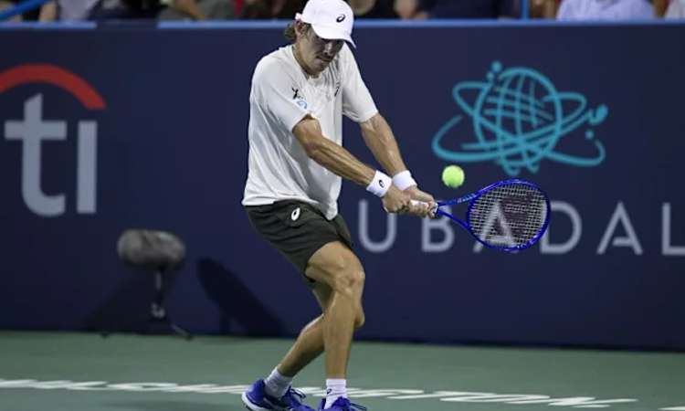 De Minaur battles to DC Open crown