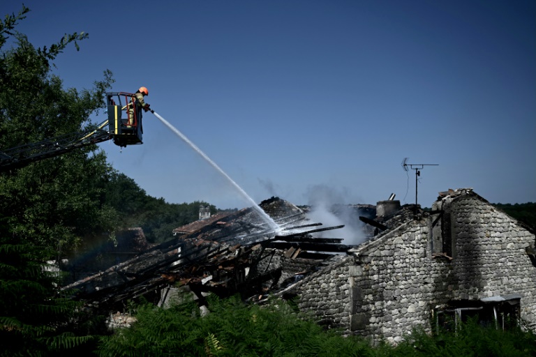 Three people die in French holiday home fire