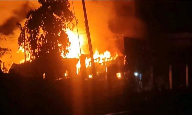 20 houses gutted in Narayanganj fire