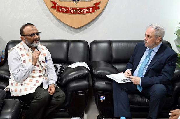 British Council country director calls on DU VC