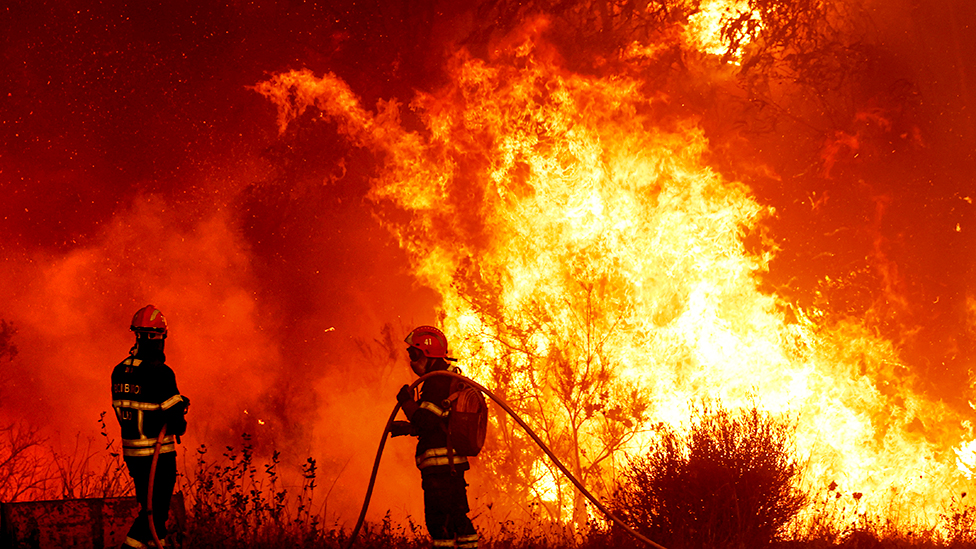 Portugal battles to contain wildfires