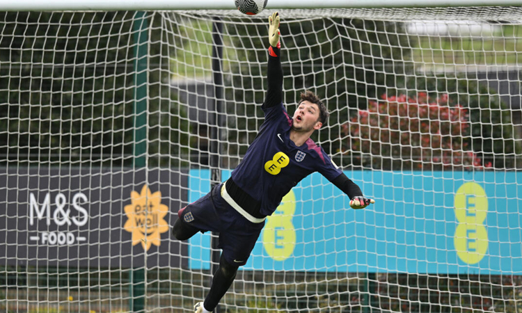 Goalkeeper Trafford returns to Man City from Burnley
