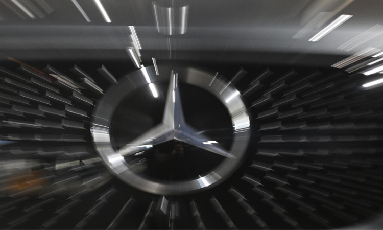 Mercedes-Benz profit plunges on tariff, China woes